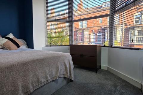 8 bedroom terraced house to rent, Norwood Road, Hyde Park