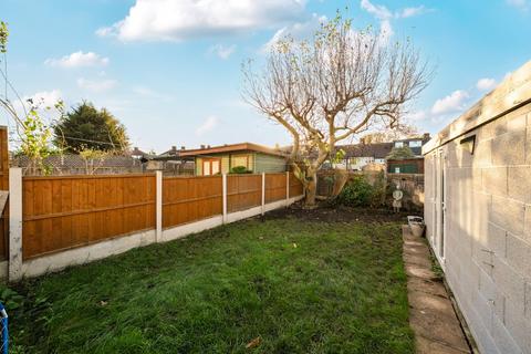 3 bedroom semi-detached house to rent, Manor Lane, London, SE12