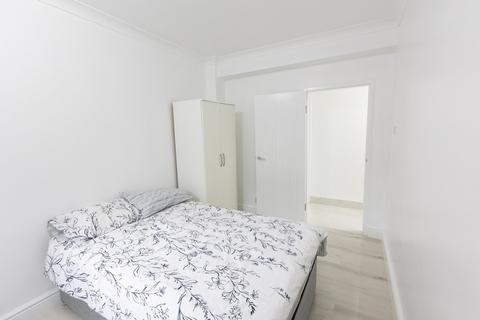 3 bedroom flat to rent, Wandle Way, London, SW18