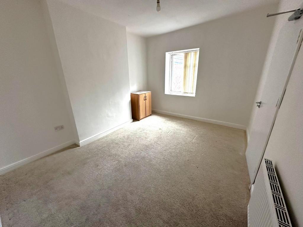 North street bedroom 2.JPG