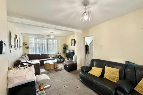 3 bedroom end of terrace house for sale, Glamis Crescent, Hayes, Middlesex, UB3 1QB