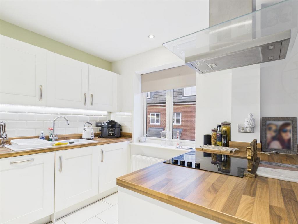 Kitchen 1.jpg