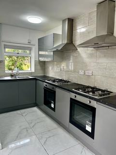 6 bedroom terraced house to rent, Wyeverne Road