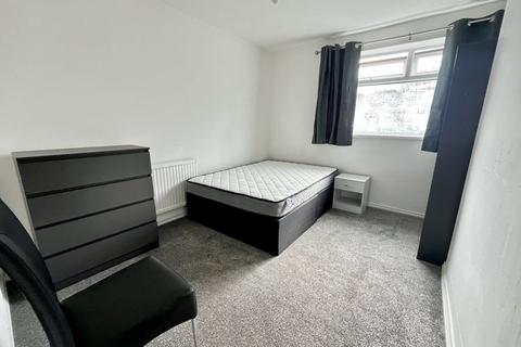 6 bedroom terraced house to rent, Wyeverne Road