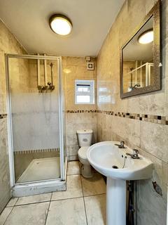 6 bedroom terraced house to rent, Wyeverne Road