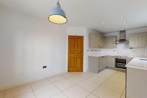 4 bedroom townhouse to rent, Besford Gardens, Belle Vue, Shrewsbury
