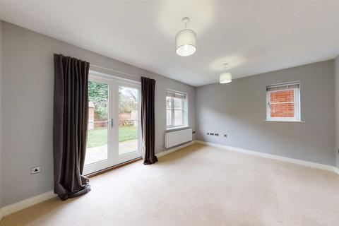 4 bedroom townhouse to rent, Besford Gardens, Belle Vue, Shrewsbury