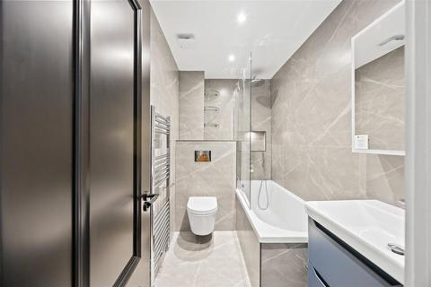 3 bedroom flat for sale, Gondar Gardens, West Hampstead NW6