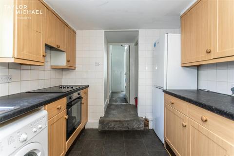 6 bedroom terraced house to rent, Viaduct Road, Brighton