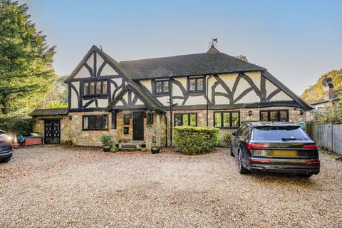 Effingham Road, Copthorne, RH10