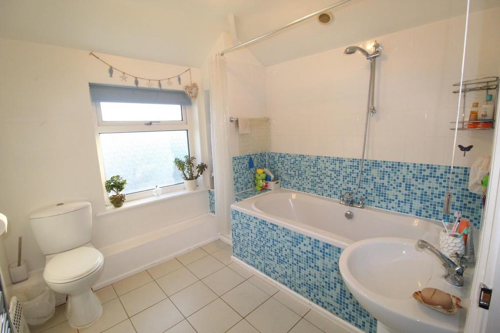 Family Bathroom.JPG