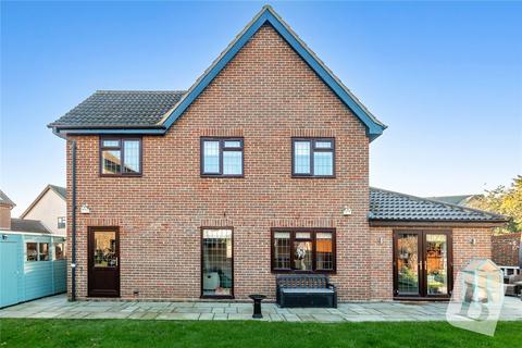 4 bedroom detached house for sale, Woodberry Road, Wickford, Essex, SS11