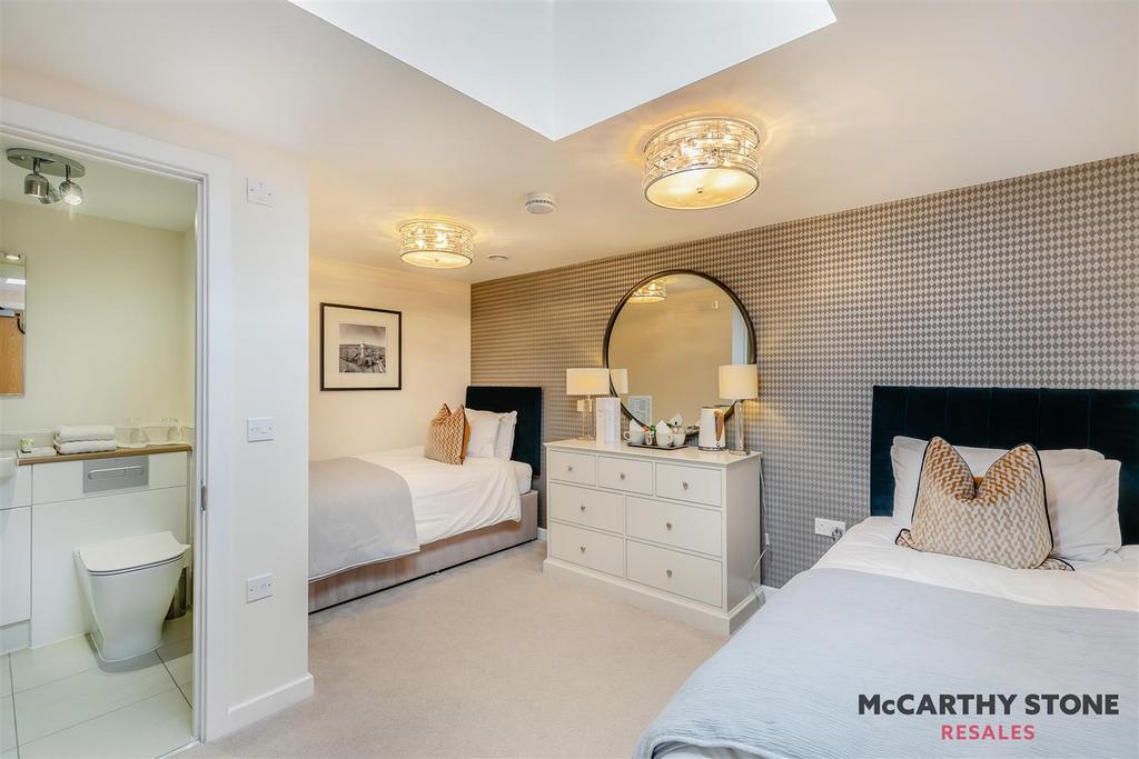 8607231-interior09.JPG