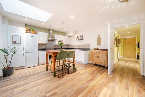 1 bedroom apartment for sale, Colonnade Gardens, London