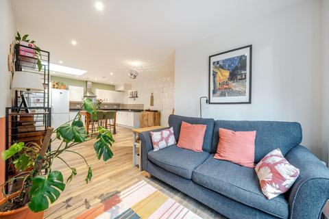 1 bedroom apartment for sale, Colonnade Gardens, London