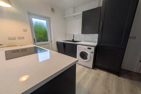 2 bedroom terraced house to rent, Barrydale Avenue, Beeston, NG9 1GN