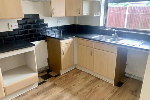 3 bedroom end of terrace house to rent, 8 Wyndale DriveKirk HallamIlkestonDerbyDerbyshire