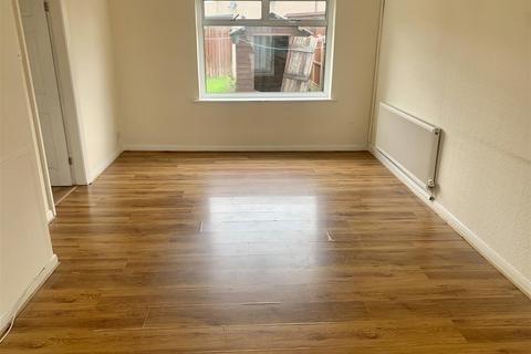 3 bedroom end of terrace house to rent, 8 Wyndale DriveKirk HallamIlkestonDerbyDerbyshire
