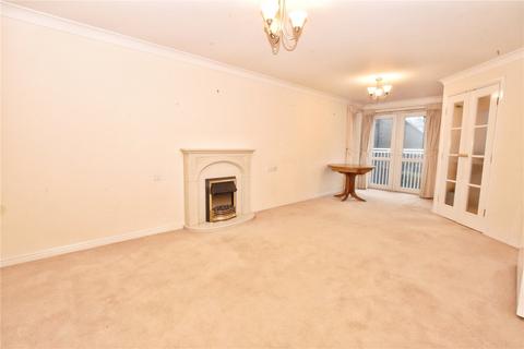 2 bedroom apartment for sale, North Road, Glossop, Derbyshire, SK13