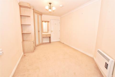 2 bedroom apartment for sale, North Road, Glossop, Derbyshire, SK13