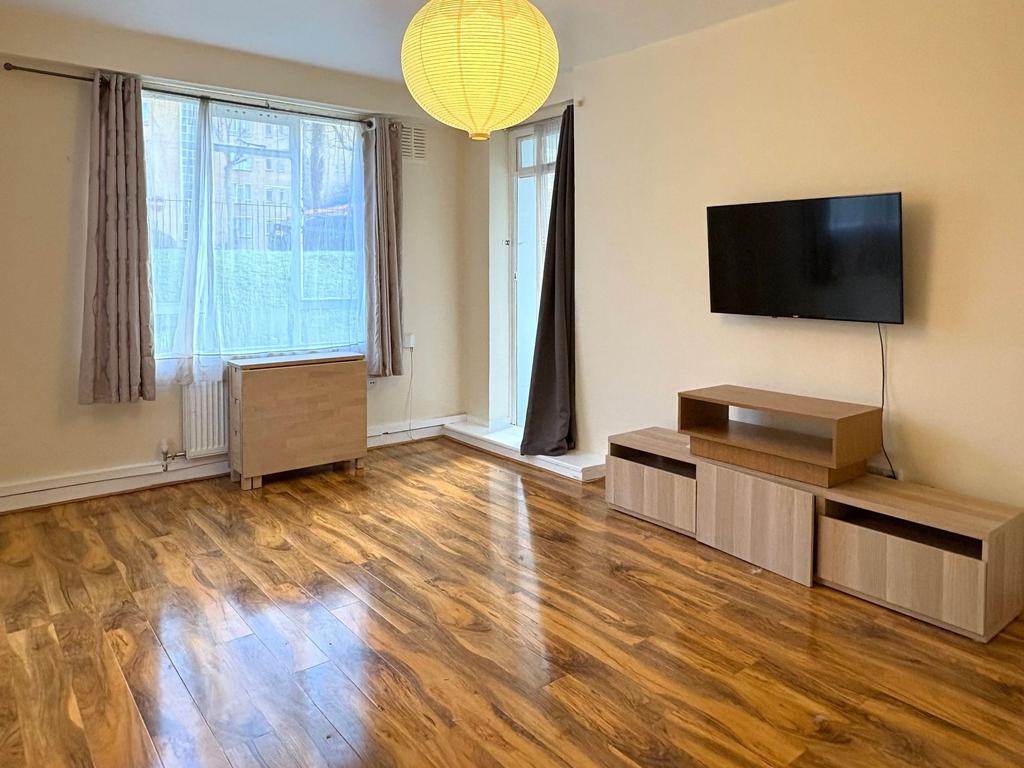Bright, well-presented living room with large w...