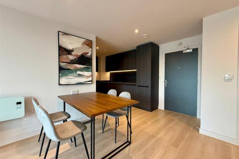2 bedroom apartment to rent, Waterhouse Gardens