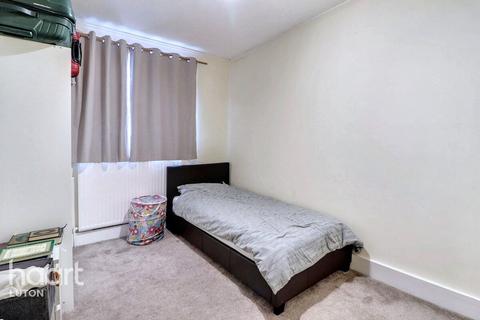 undefined, Connaught Road, Luton