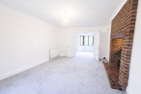 4 bedroom detached house to rent, Little Meadow, Loughton, Milton Keynes MK5