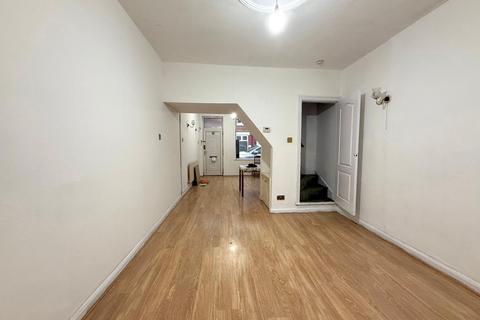 3 bedroom terraced house to rent, Roberts Road