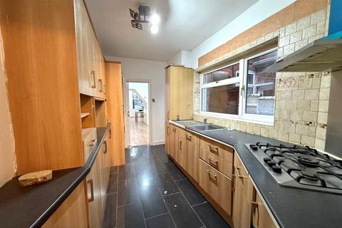 3 bedroom terraced house to rent, Roberts Road