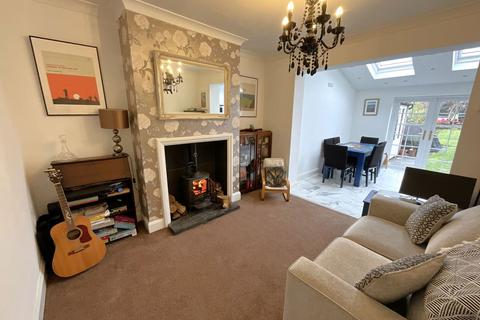 3 bedroom semi-detached house for sale, Highland Road, Cradley Heath B64