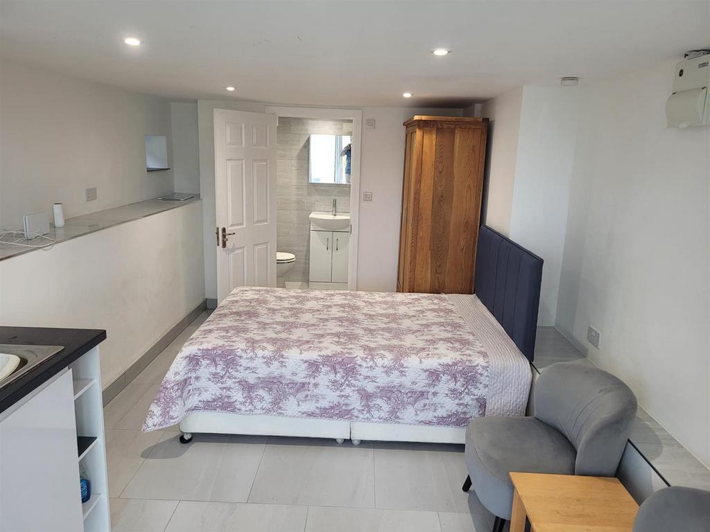 Bedroom.jpg