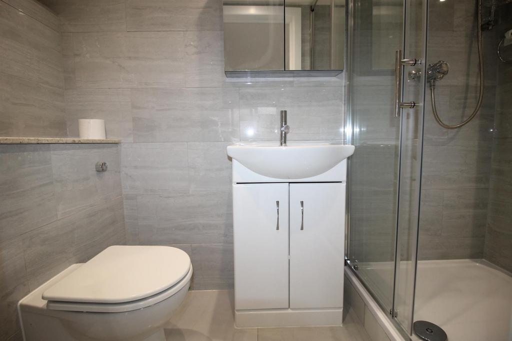 Bathroom pt 2.jpg