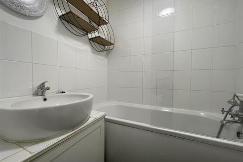 undefined, Lancaster Way, ABBOTS LANGLEY