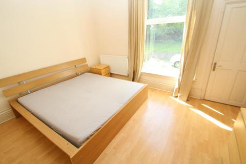 2 bedroom flat to rent, Westfield Terrace, Leeds, West Yorkshire, LS7
