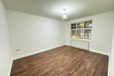 3 bedroom flat to rent, Kenton Road, Kenton, HA3