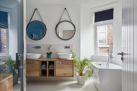 4 bedroom flat for sale, Cholmley Gardens, Fortune Green Road, West Hampstead, London