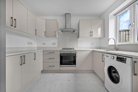 3 bedroom detached house to rent, Kavsan Place, Cranford, Hounslow