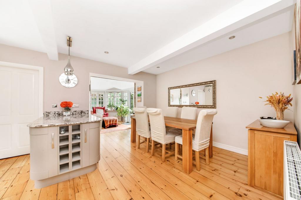 Living dining kitchen