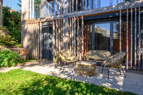 undefined, Navarino Grove, London E8