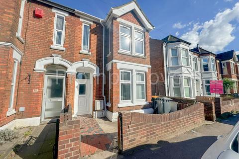 5 bedroom semi-detached house to rent, Hurst Grove Bedford MK40 4DW
