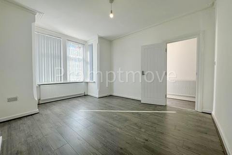 5 bedroom semi-detached house to rent, Hurst Grove Bedford MK40 4DW
