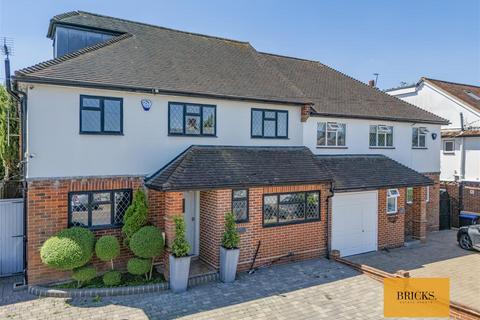 undefined, Dickens Rise, Chigwell IG7