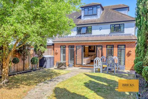 undefined, Dickens Rise, Chigwell IG7