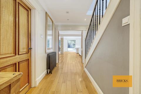 undefined, Dickens Rise, Chigwell IG7