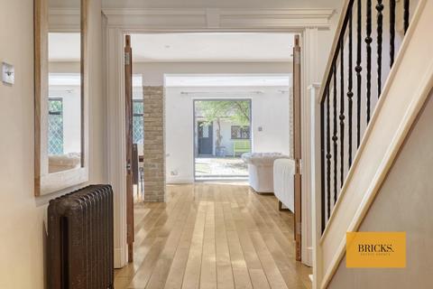 undefined, Dickens Rise, Chigwell IG7