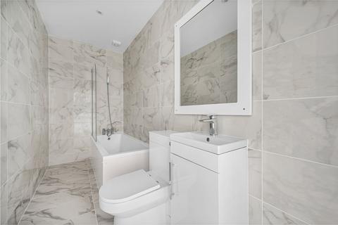 3 bedroom detached house to rent, Kavsan Place, Cranford, Hounslow