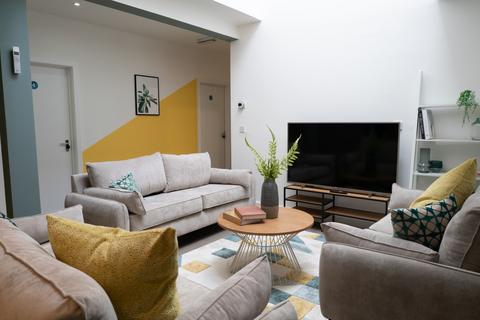 3 bedroom flat to rent, MOSS LANE, Manchester M14