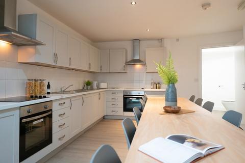 3 bedroom flat to rent, MOSS LANE, Manchester M14