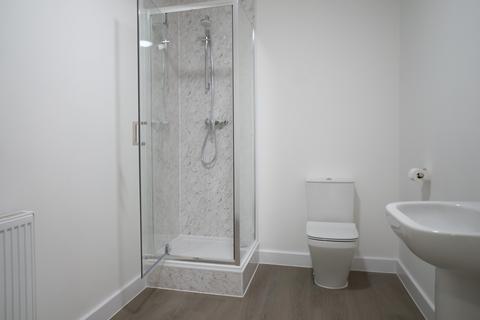 3 bedroom flat to rent, MOSS LANE, Manchester M14